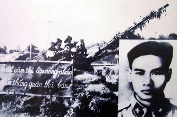 “NHẰM THẲNG QUÂN THÙ! BẮN!”