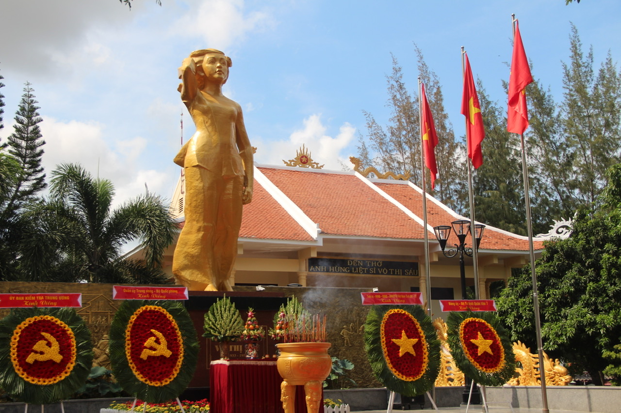 HOA LÊ-MA-HA NỞ GIỮA NGÀN KHƠI