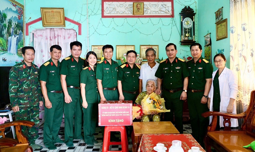 Về với mẹ Bảy