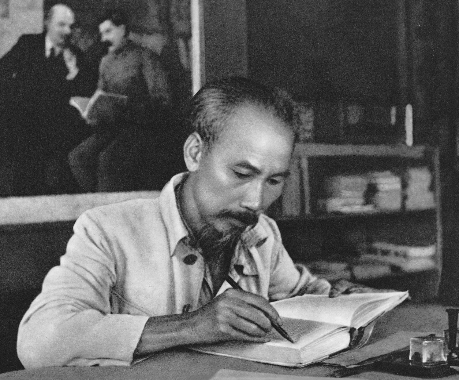 Chủ tịch Hồ Chí Minh: Người sáng lập, lãnh đạo và rèn luyện Đảng ta, vị lãnh tụ thiên tài của dân tộc Việt Nam