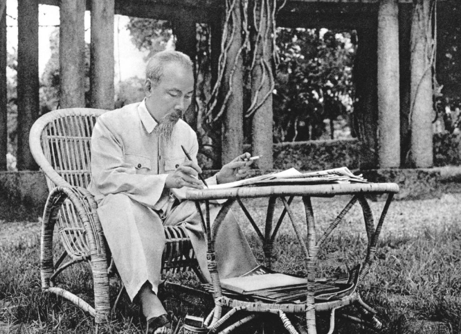 BÁC HỒ – NGƯỜI DÀNH TRỌN CUỘC ĐỜI CHO ĐẤT NƯỚC