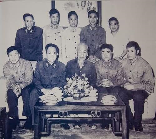 TRẦN HANH – “NGƯỜI TRỜI” VÀ KHÚC TRÁNG CA TRÊN BẦU TRỜI HÀM RỒNG