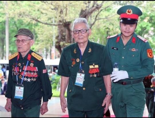 NGƯỜI LÍNH ĐIỆN BIÊN - MỘT THỜI HOA LỬA, MỘT ĐỜI KHÔNG QUÊN