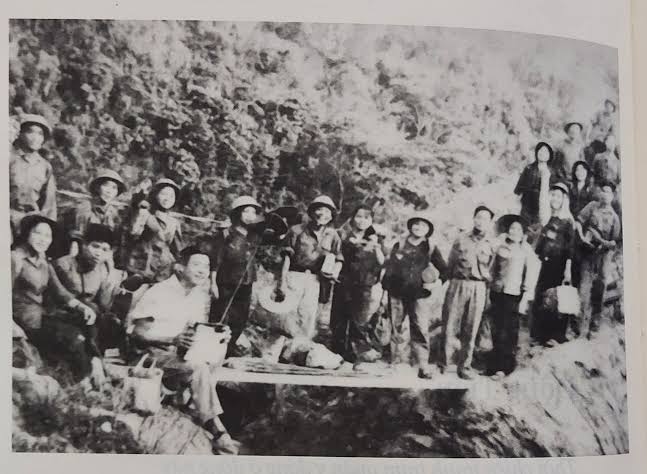 NGUYỄN THỊ BÍCH LIÊN – CÔ GÁI 17 TUỔI VIẾT ĐƠN BẰNG MÁU XIN RA TRẬN