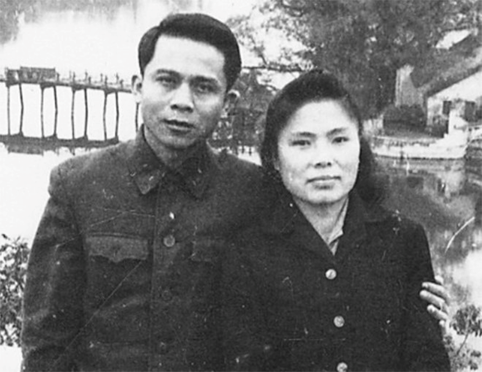 CHUYỆN TÌNH THỜI CHIẾN - TÌNH YÊU BẤT DIỆT GIỮA CHIẾN TRƯỜNG CỦA TƯỚNG HOÀNG ĐAN