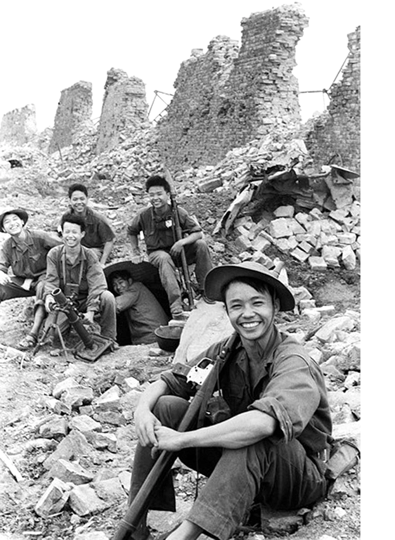 “Nụ cười chiến thắng” giữa Thành cổ Quảng Trị