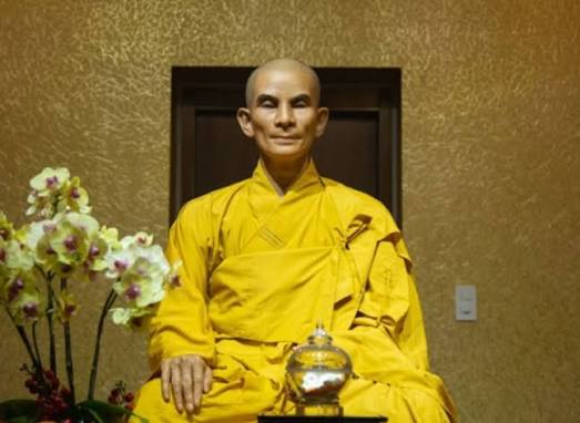 HÒA THƯỢNG THÍCH QUẢNG ĐỨC – NGỌN LỬA CỦA LÒNG TỪ BI VÀ TIẾNG CHUÔNG ĐÁNH THỨC LƯƠNG TRI