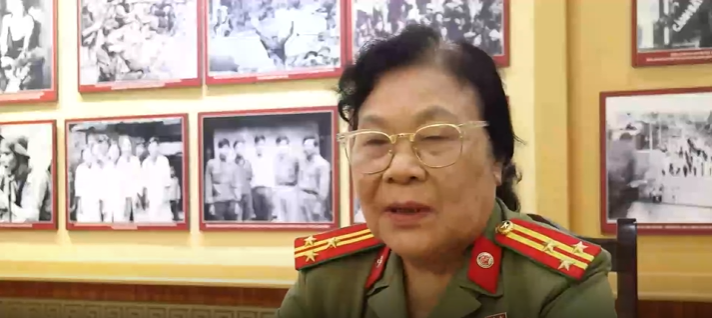 Những “bông hồng thép” giữa rừng già