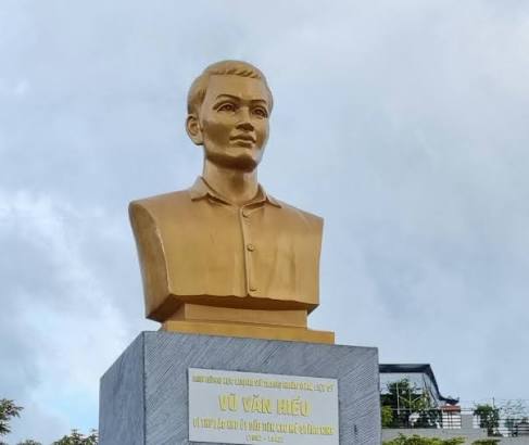 Người Bí thư kiên trung và tấm áo bất tử nơi Côn Đảo