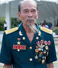 “Nguyễn Văn Bảy – Những Cánh Én Viết Nên Huyền Thoại Bầu Trời”.