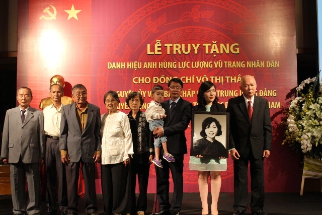 "Nụ cười chiến thắng" nổi tiếng thế giới