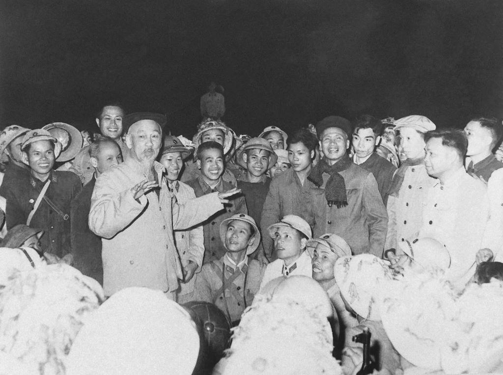 CHIẾC ÁO ẤM ĐÊM MƯA