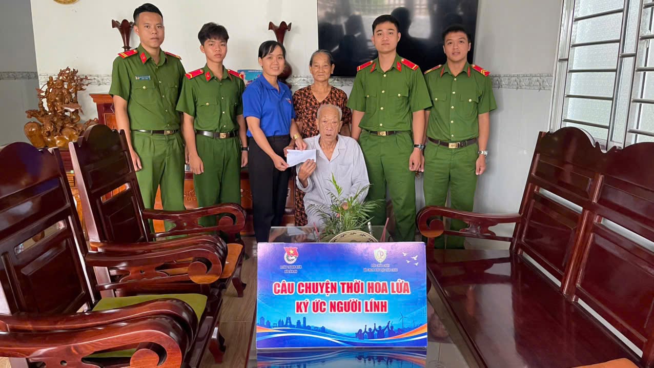 Người chiến sĩ đi tiếp con đường của gia đình