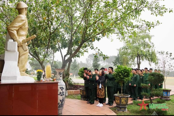 Liệt sĩ Phan Đình Giót – Lấy thân mình lấp lỗ châu mai
