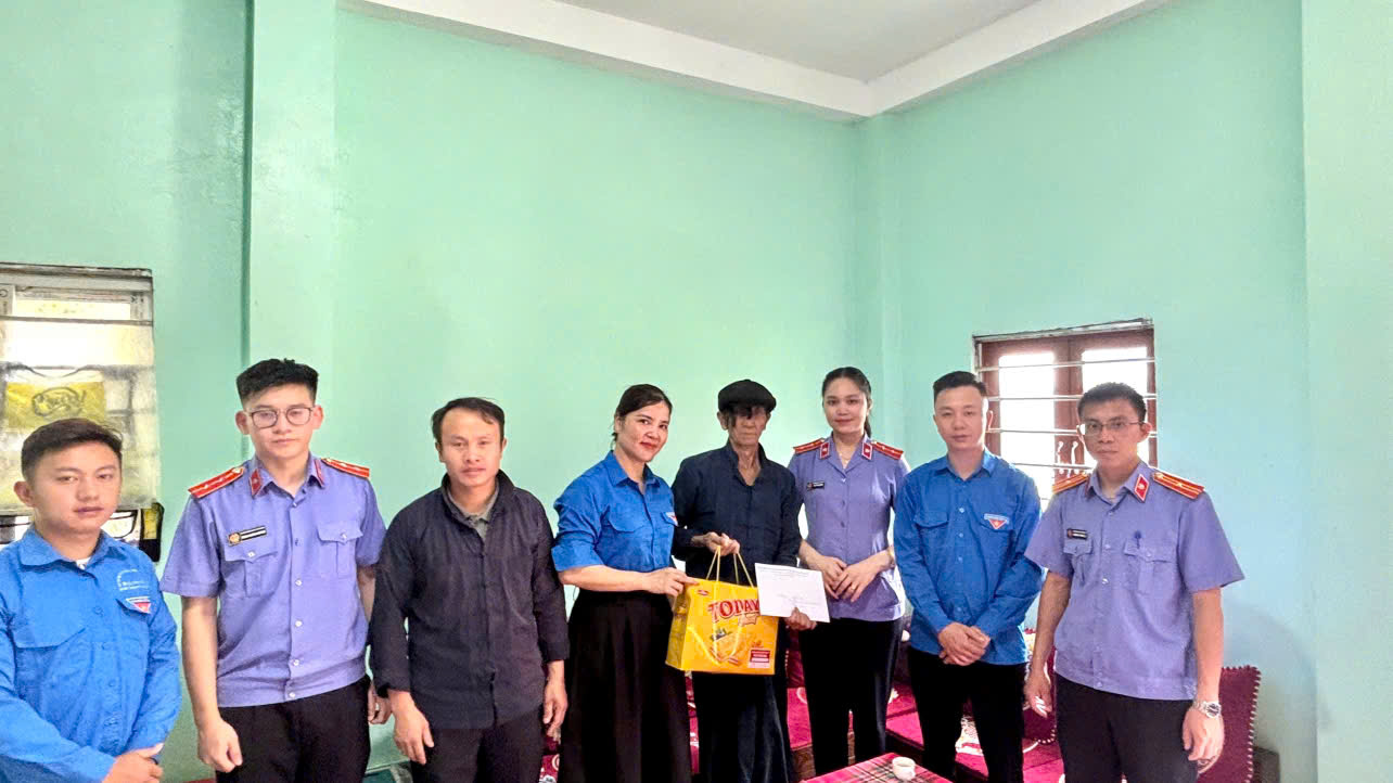 CÂU CHUYỆN THỜI HOA LỬA