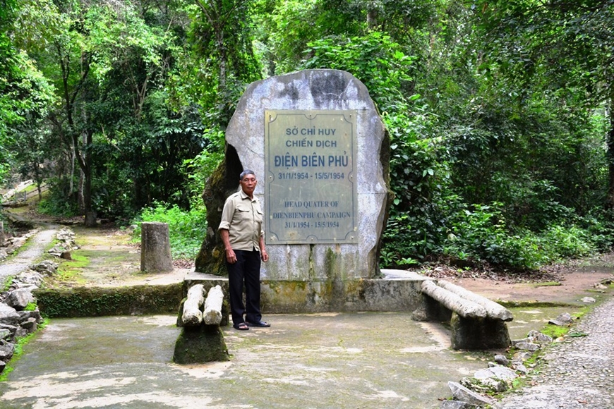 Sở chỉ huy trong rừng Mường Phăng