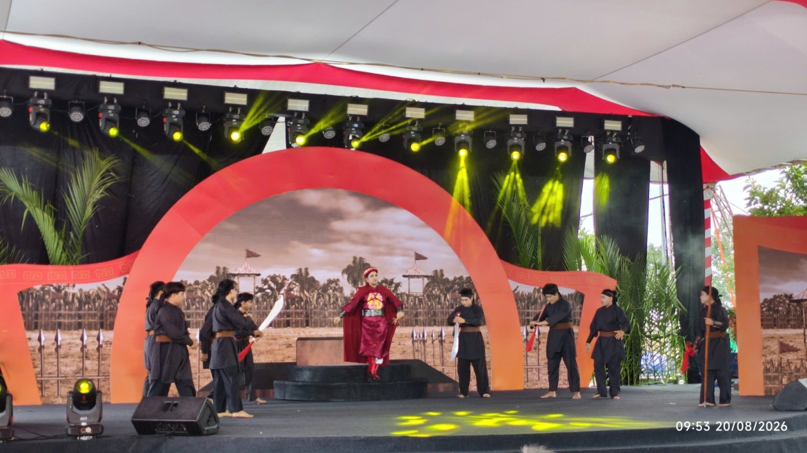 chuong-trinh-nghe-thuat-san-khau-hoa-binh-tay-dai-nguyen-soai.webp