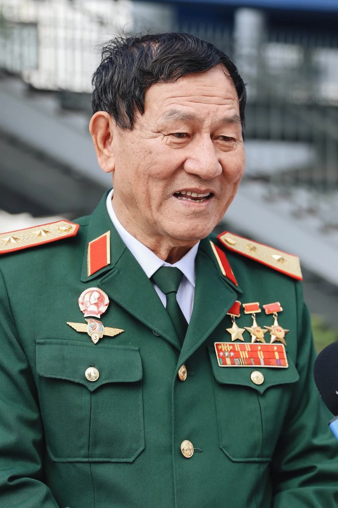 Người phi công đối đầu “pháo đài bay” B-52