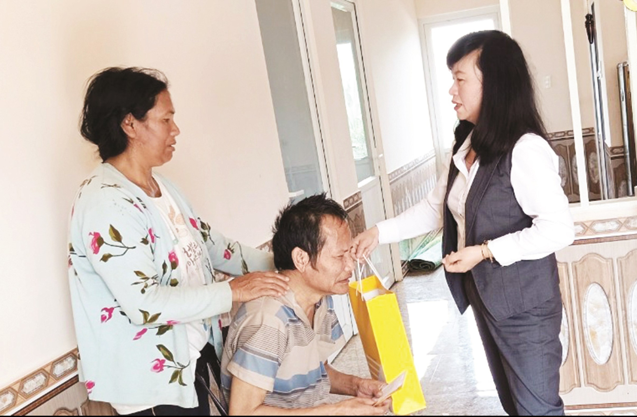 Anh hùng Lao động Cil Múp Ha K’riêng: Hơn 5.000 ngày đi bộ đưa thư