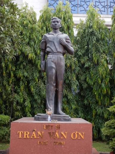 Mãi mãi tuổi mười chín – Anh hùng Trần Văn Ơn