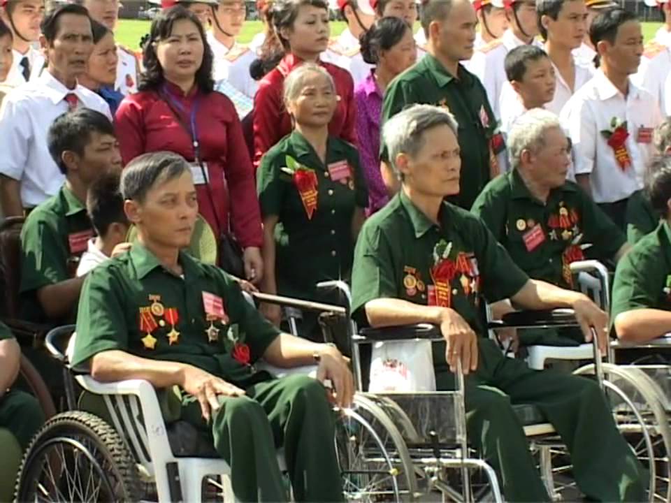 Họ sống để giúp đời