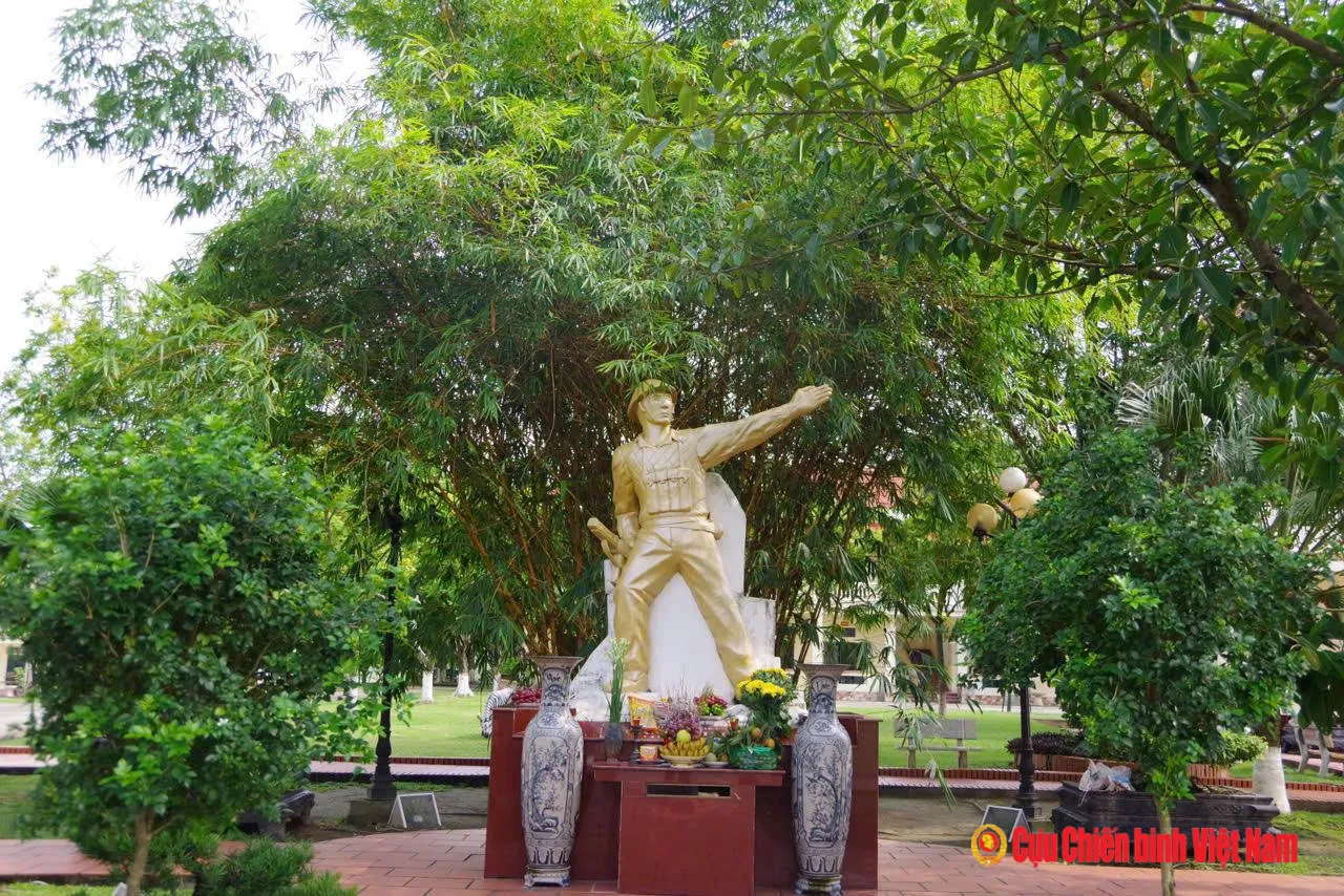 PHAN ĐÌNH GIÓT – NGƯỜI CON HÀ TĨNH LẤY THÂN MÌNH LẤP LỖ CHÂU MAI