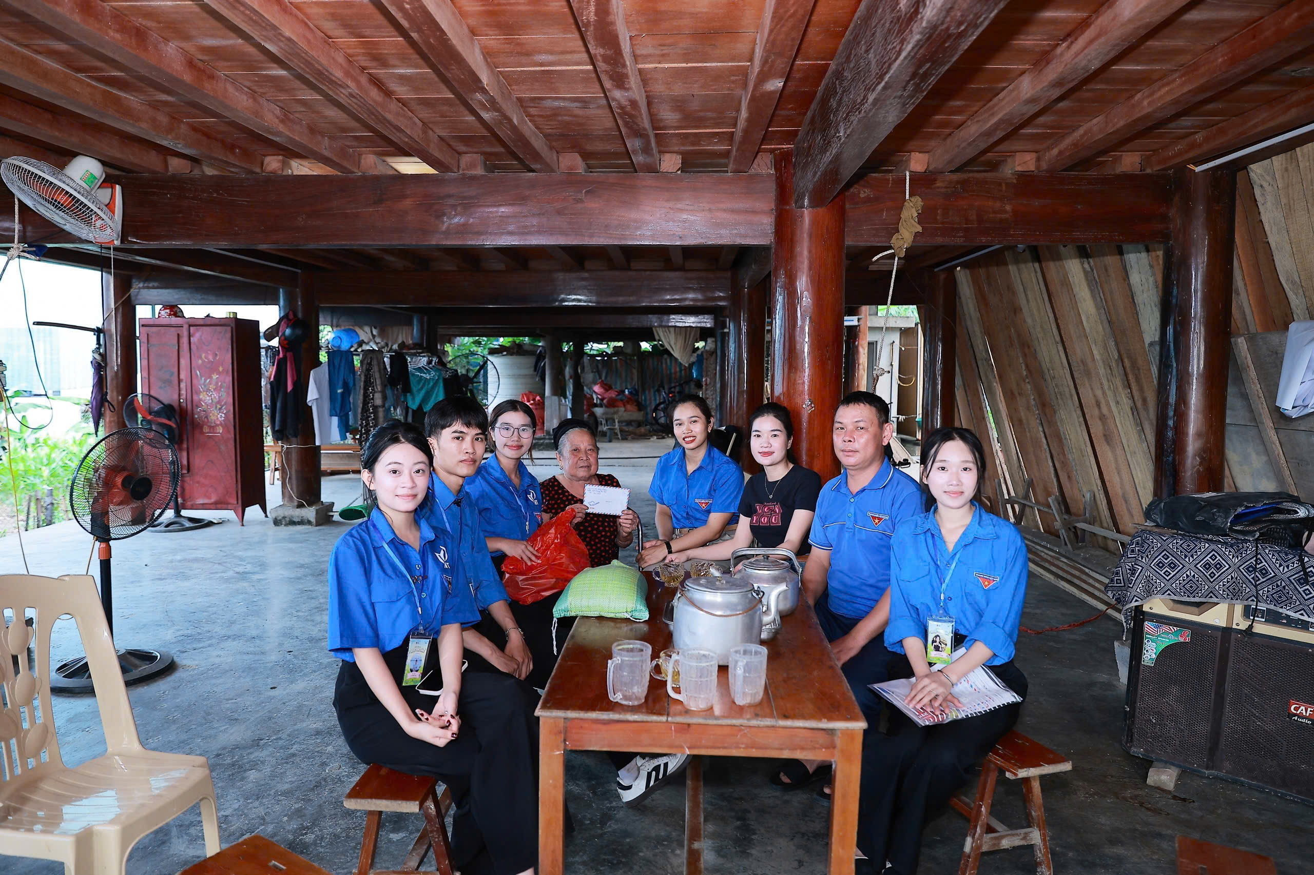 Vang mãi khúc ca "Cô gái mở đường cô gái Vi Thị Khuyên"