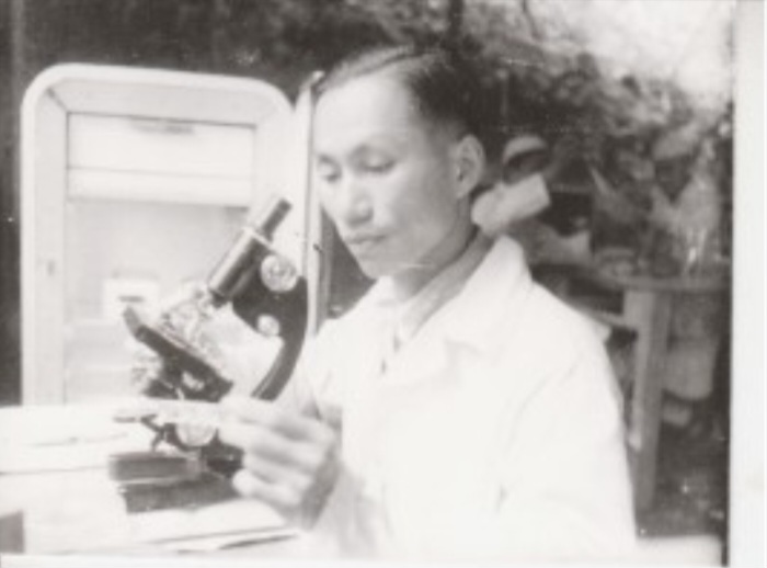 CHIẾC BA LÔ ĐI VÀO MÙA LỬA