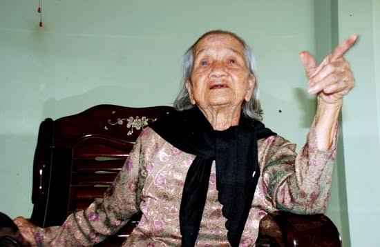 CĂN HẦM NUÔI QUÂN DƯỚI CHUỒNG BÒ