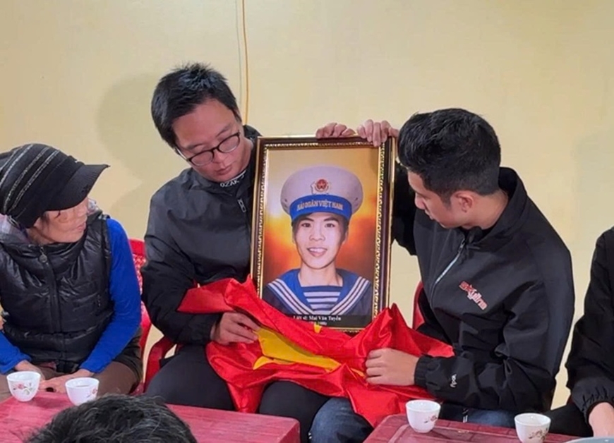 Hành trình ân nghĩa của chàng trai phục dựng ảnh liệt sĩ