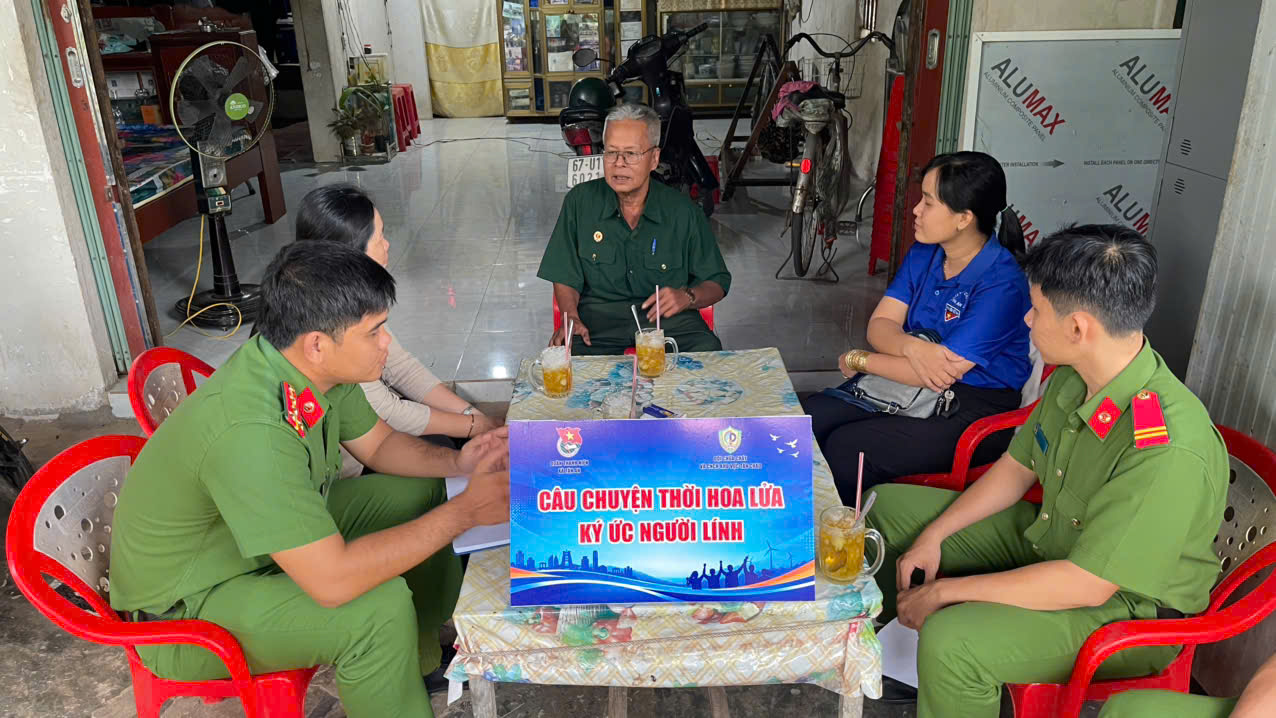 Người thanh niên tuổi mười tám trên cánh đồng Chữ U