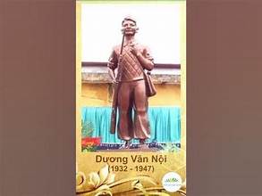 Người con ưu tú Dương Văn Nội cùng tấm bằng danh hiệu Anh hùng lực lượng vũ trang nhân dân