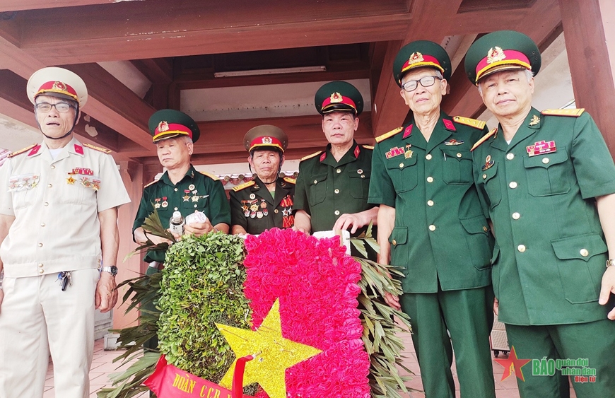 Vượt sông Thạch Hãn trong lũ dữ
