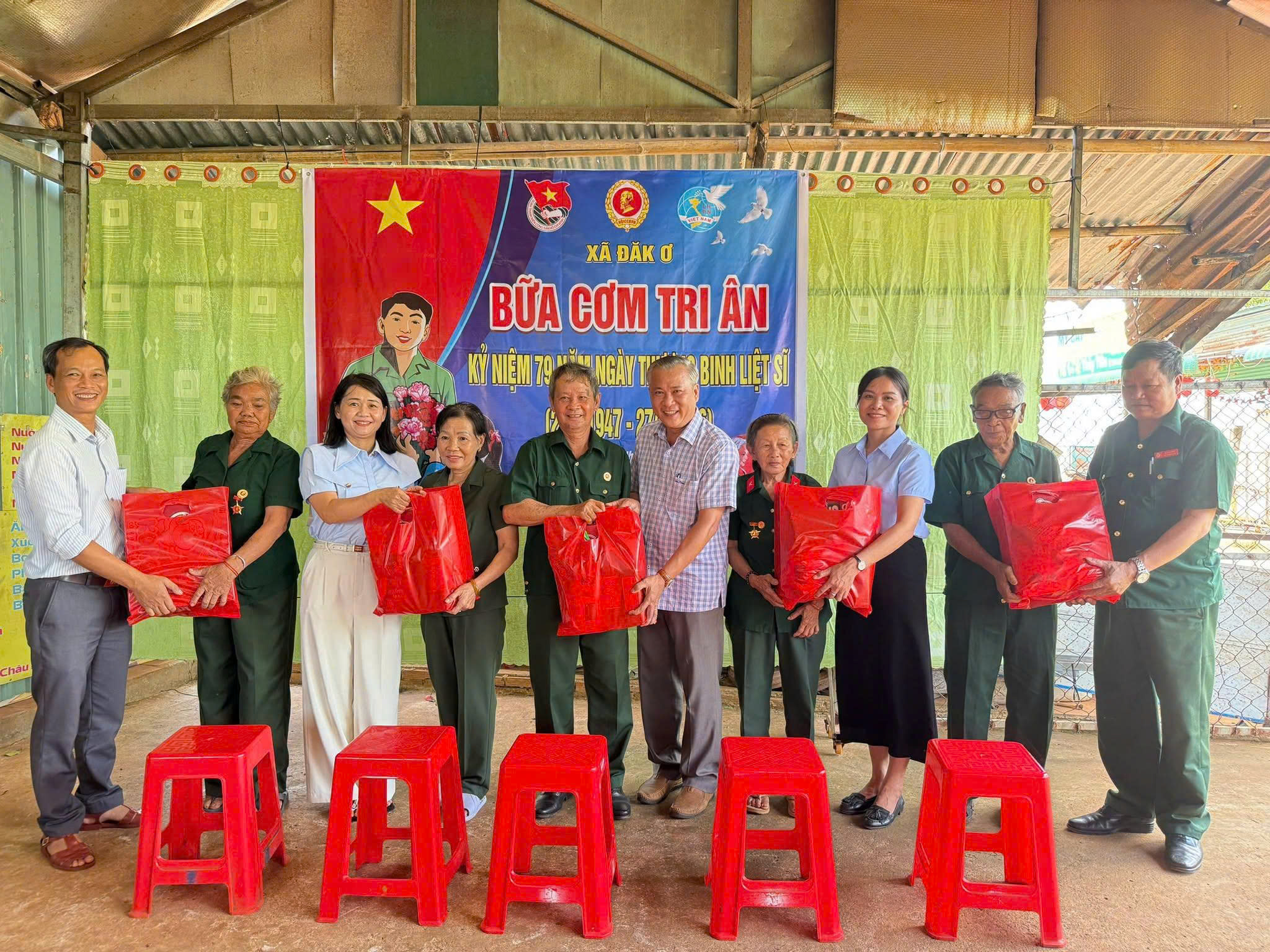 Những câu chuyện của các cựu chiến binh gặp lại đồng đội xưa trong ngày lễ lớn