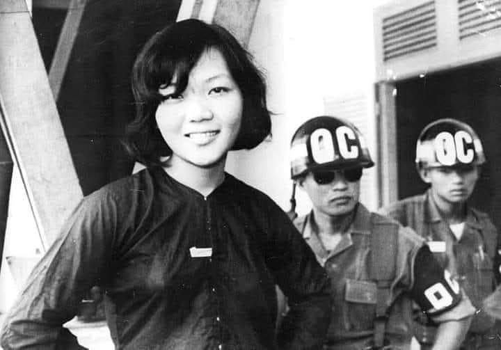 Nụ cười khắc vào thời đại