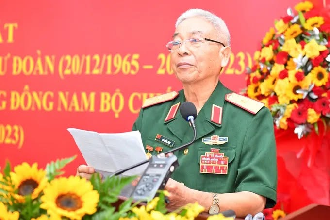 Lộ Khắc Tâm - Chích máu điểm chỉ đơn xin ra trận