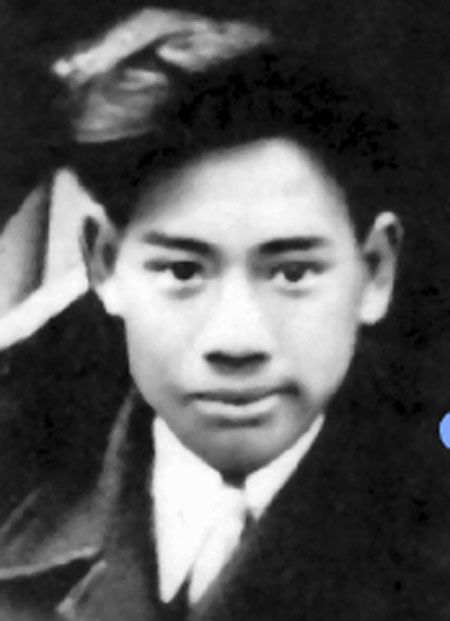 Nhà thơ Hoàng Lộc, ảnh chụp tại Hà Nội trước ngày nhập ngũ (1946)..jpg