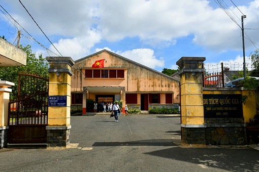 “BÉ ĐI” VÀ DÒNG KÝ ỨC KHÔNG PHAI