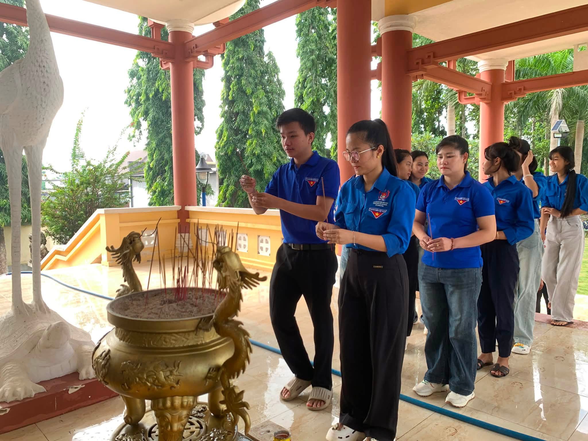 THÁNG TƯ TRI ÂN – TUỔI TRẺ XUÂN PHÚ VỀ VỚI NHỮNG ANH HÙNG CỦA DÂN TỘC