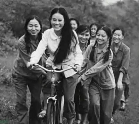 MƯỜI BÔNG HOA BẤT TỬ - KHÚC TRÁNG CA NGÃ BA ĐỒNG LỘC