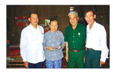Lê Thanh Sơn (sinh năm 1940) – thiếu thướng Quân đội nhân dân Việt Nam.