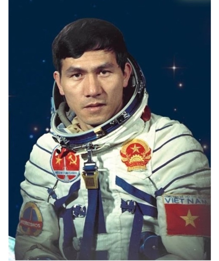 Anh hùng Phạm Tuân