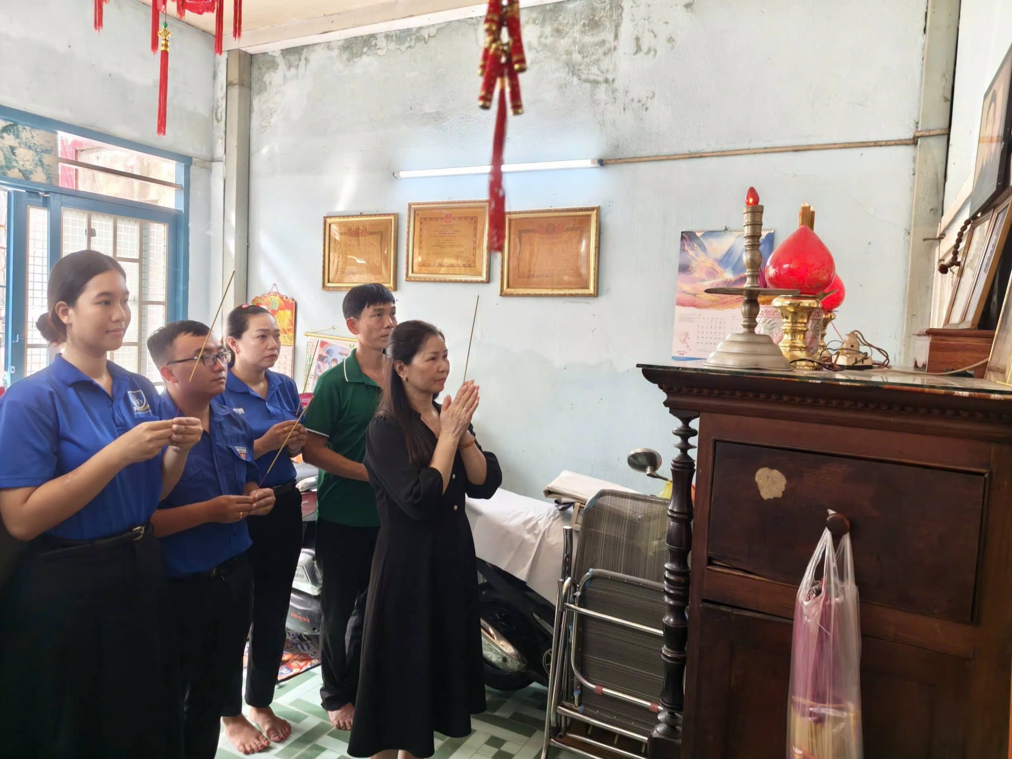 GIA ĐÌNH MẸ VIỆT NAM ANH HÙNG NGÔ THỊ VẸN – VIẾT TIẾP TRUYỀN THỐNG TỪ NHỮNG HY SINH