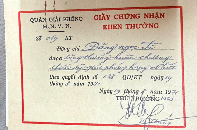 ÔNG NĂM CỦA TÔI – DẤU CHÂN NGƯỜI ĐI QUA THỜI HOA LỬA