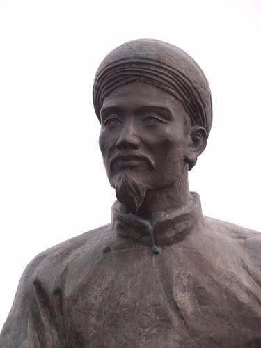 Đại Thi Hào Gửi Nỗi Niềm Qua Văn Chương
