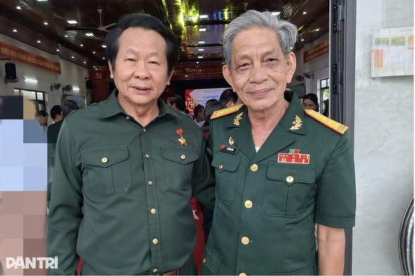 CUỘC HỘI NGỘ XÚC ĐỘNG CỦA ĐỒNG ĐỘI SAU 50 NĂM NGÀY ĐẦU NHẬP NGỮ