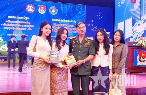Viết để trả nợ Trường Sơn