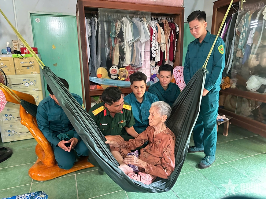 Cô Ba Bay luôn giữ trọn vẹn lời thề thiêng liêng trước cờ Đảng.
