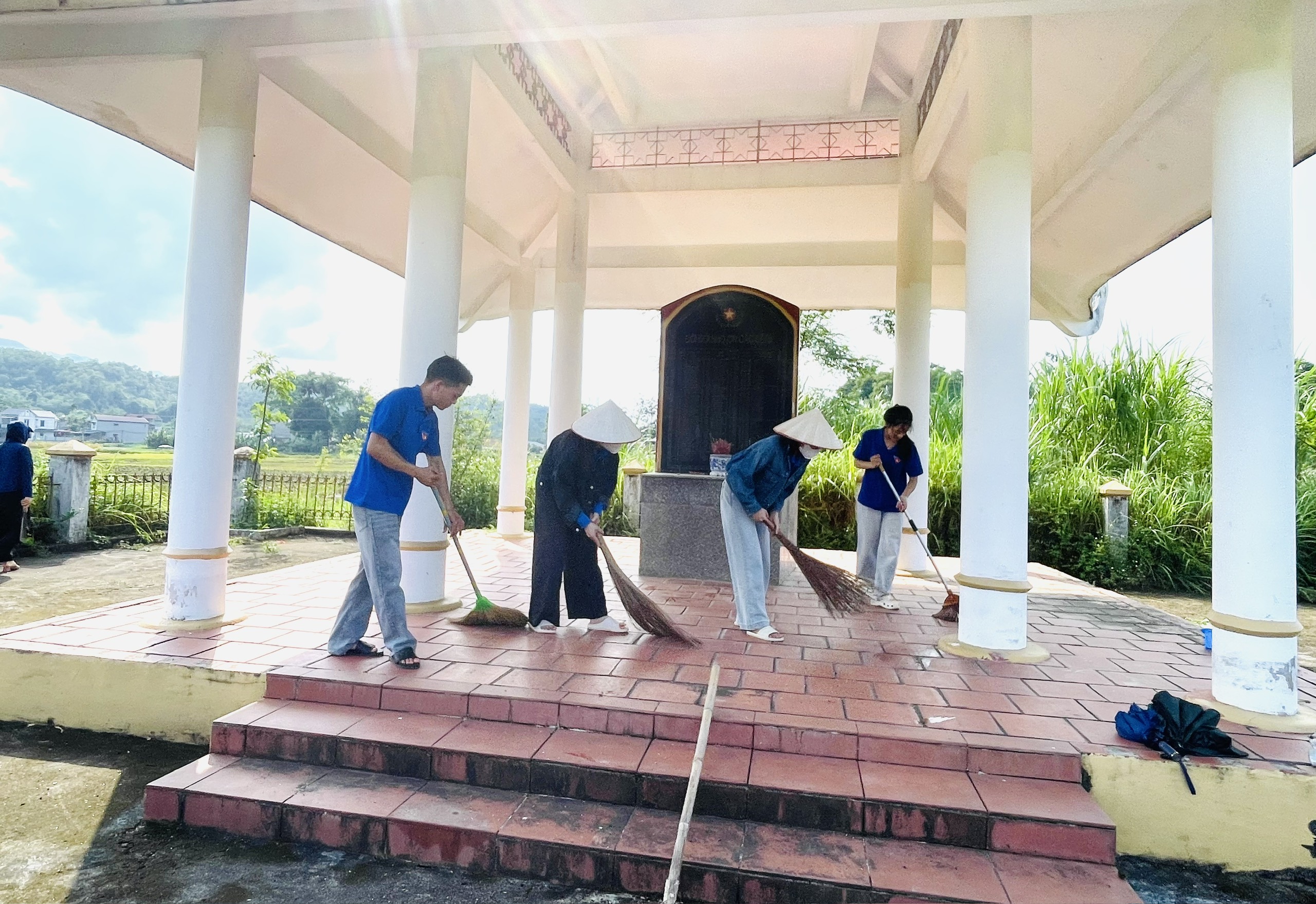 Nén hương của những người ở lại