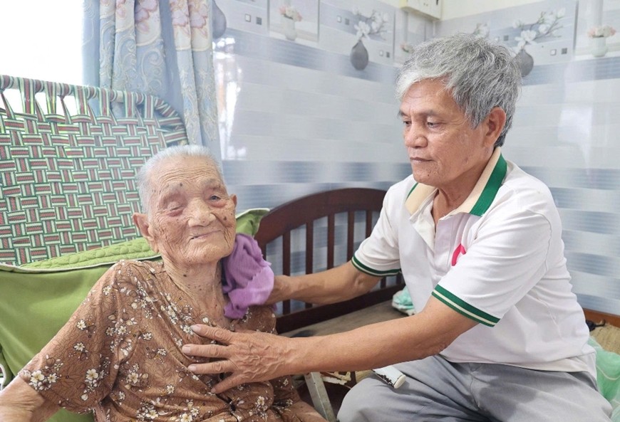 Mái nhà có hai thế hệ Mẹ Việt Nam Anh hùng